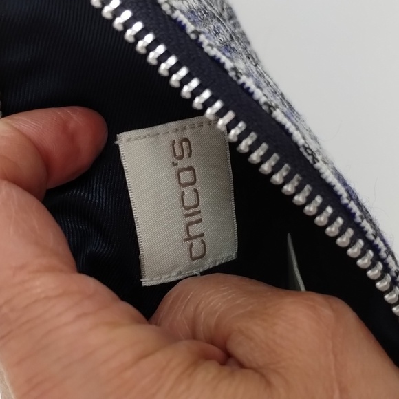 Chico's navy blue and white textured material wristlet, zip top 7" x 5.75" - Picture 5 of 8